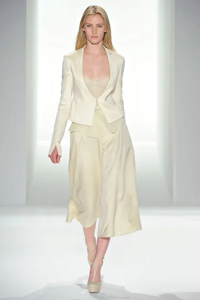 Look 13